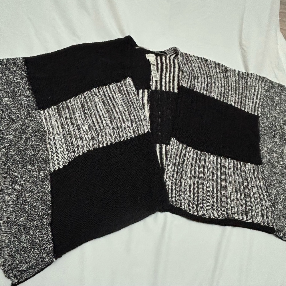Zenergy Chico's Black and White Sweater